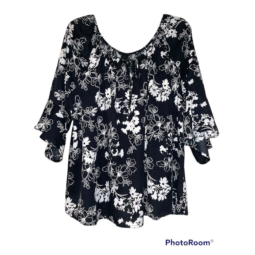 TORRID NWT Womens blouse with bell sleeves and keyhole neckline